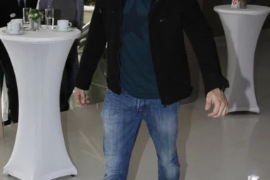 STRUGAR OBJAVIO FOTOGRAFIJU SA VENČANJA! Glumcu samo pljušte čestitke,a on ne skida osmeh!