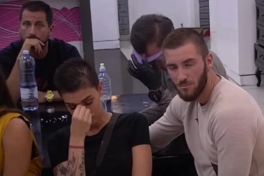 (VIDEO) Burne reakcije: Objavljen snimak na kojem Mensur maltretira Minu!