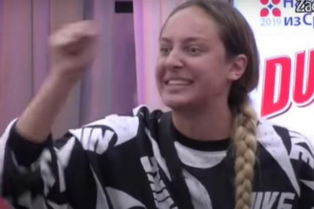 OBJAVILI KOMPROMITUJUĆI KLIP SA GASTOZOM: Luna vodi rat sa Anabelinim fanovima, us*ali joj se u život!