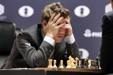 SVETSKA SENZACIJA: Magnus Karlsen izgubio partiju šaha od Donarume!