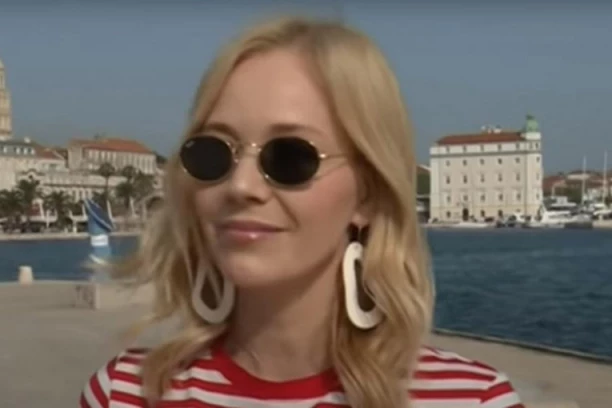 Vrela Rozga! Jelena pokazala telo u uskoj haljini i SKUPOCENIM sandalama, i u PETOJ DECENIJI uspeva da PREZNOJI muškarce! (FOTO)