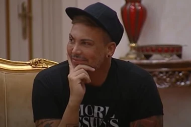 UČENIK PAROVA OTIŠAO NA POVEĆANJE POLNOG ORGANA?! Cimerka videla Nevena Ciganovića nagog pa se šokirala!