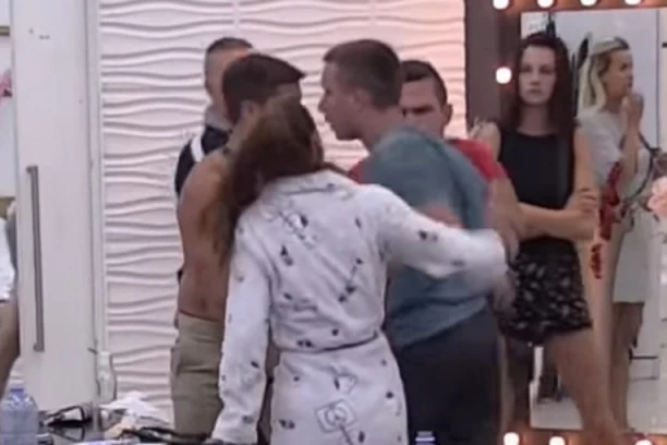 (VIDEO) Tuča: Orozović nasrnuo na Davida zbog Ane Korać!