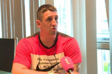 "SVETA PETKA JOJ JE REKLA DA ME SAČEKA": Kristijan tvrdi da je njegova žena bila NEVINA do 28. godine, a da OVO neće imati do SMRTI!