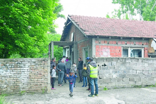 Punjač za mobilni umalo ubio devojčicu (2): Dete sada živi na aparatima