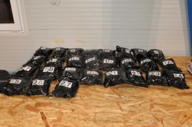 NEĆE MOĆI! Prikačili prikolicu punu DROGE i pošli preko granice, ali je pakleni plan propao!