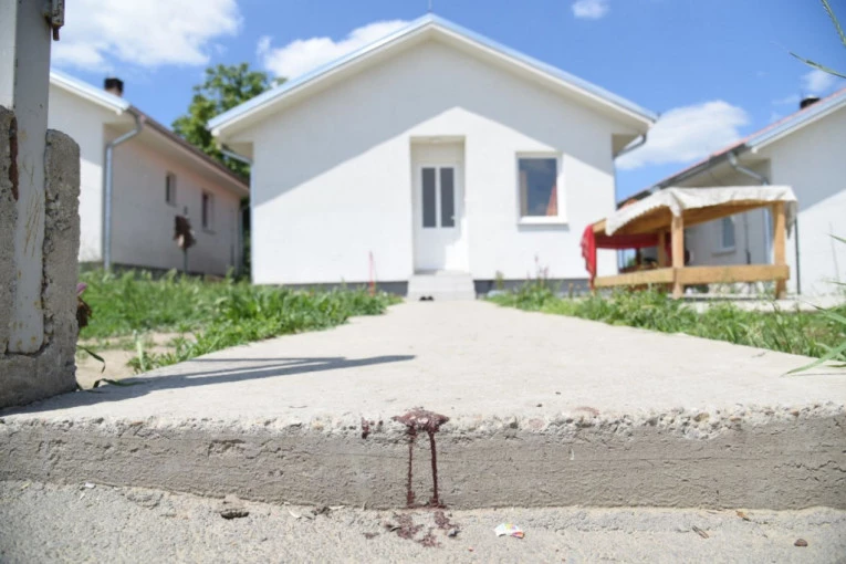 Detalji horora u Opovu: Krvnički pretukao suprugu, pa hteo da zakolje sina (9)! U tom trenutku je u kuću ušao rođak i pucao