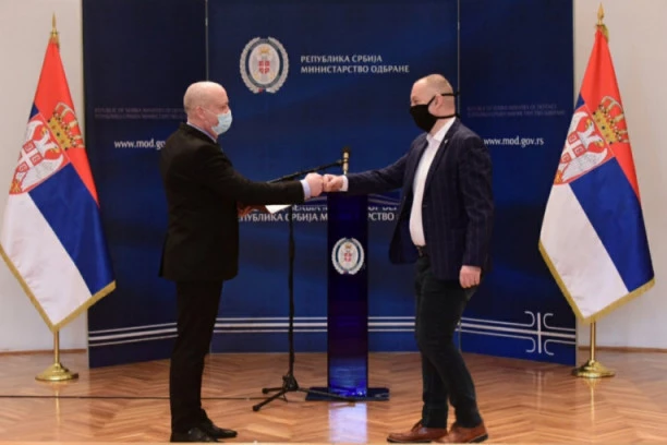 PRIZNANJE ZA DOPRINOS U BORBI PROTIV KORONE: Kompaniji "Borba" zahvalnica Ministarstva odbrane!