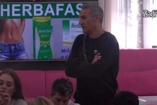 (VIDEO) ŠČEPALA GAGIJA I SA NJIM ULETELA U VODU! Anabela ZGRANUTO posmatrala iz prikrajka pa uradila OVO!