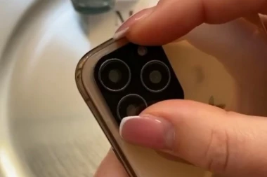 (VIDEO) Ludački trend zavladao među mladima: Kupuju lažne kamere za telefone da bi fingirali noviji model, a sa njima "mogu da se slikaju"?!