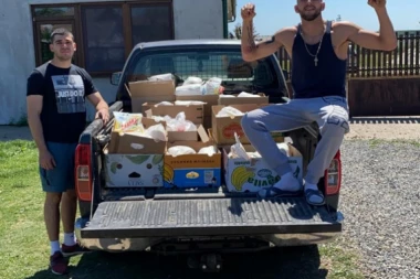 (FOTO) Novi humani gest Veljka Ražnatovića: Srpski bokser donirao 20 paketa ratnim veteranima!