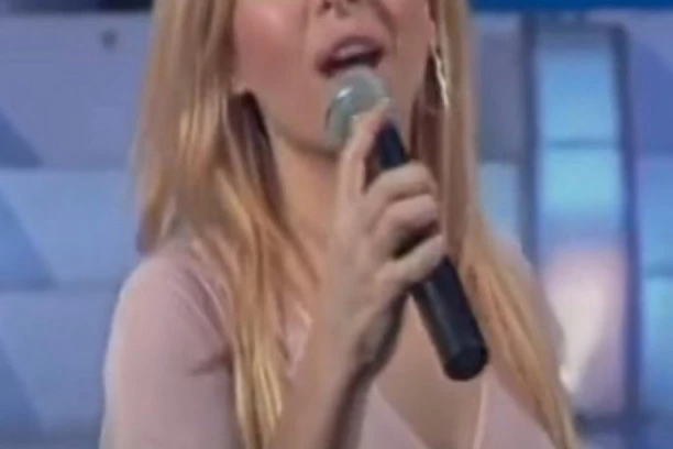 POZNATU SRPSKU PEVAČICU MUŽ HTEO DA UBIJE NA VRHUNCU KARIJERE, A ONDA SE POVUKLA: Evo kako sada ona izgleda i čime se bavi!