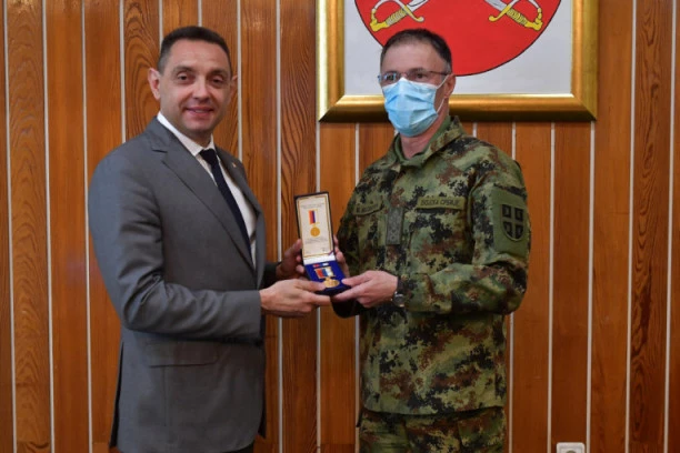 Vulin uručio vojne spomenice "Dvadesetogodišnjica odbrane otadžbine od NATO agresije"
