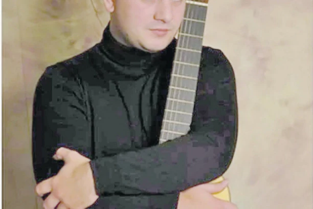 Gitarista i kompozitor Nemanja Bogunović: Instrumente izložio na Gardošu!