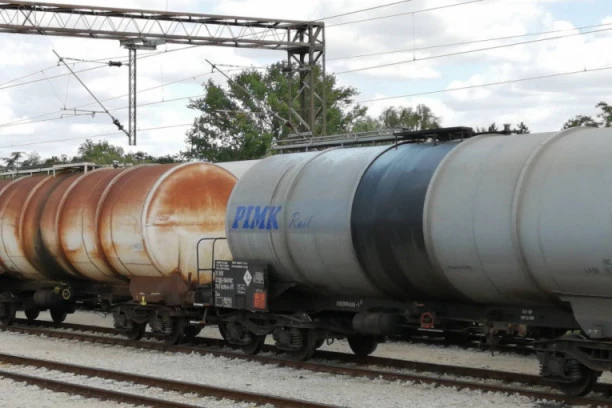 Teretni voz sa amonijakom izleteo iz šina u Resniku! Železnički saobraćaj u prekidu