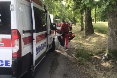 SAOBRAĆAJKA NADOMAK BEOGRADA: Kombi sleteo sa puta kod Progara