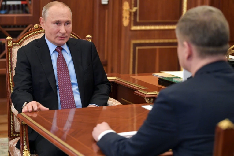 UPRKOS KORONAVIRUSU! Putin sve iznenadio i pojavio se u Kremlju, ovo je bio povod