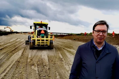 (FOTO) Predsednik Vučić u Batajnici: Obišao radove na izgradnji petlje!