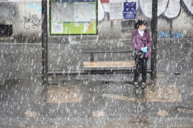NOVO UPOZORENJE RHMZ: U naredna dva sata NEVREME će se sručiti na OVE delove Srbije!