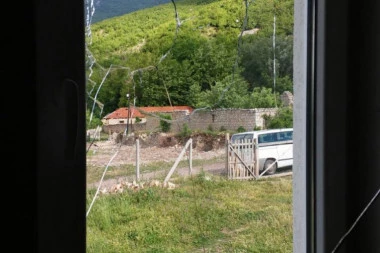 (FOTO) Stravični napadi na Srbe se nastavljaju: Žarku prošle godine opljačkali kuću, a sad KAMENOVALI!
