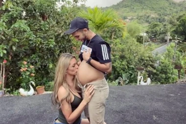 (FOTO) Ovo nema nigde! ONA DA BRANI, ON DA RAĐA: Žena koja je muškarac, napravila bebu, muškaracu koji je žena