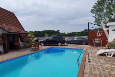 (VIDEO) Besna kola, bazeni, narkotici i čitav arsenal naoružanja: Ovo je kuća u kojoj je uhapšena Tijana Ajfon