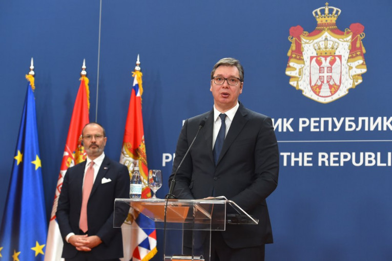 Nijedan predsednik nije doživeo šta doživljava Aleksandar Vučić: Zbog političke nemoći, napadaju decu