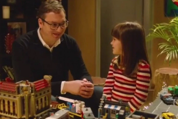 (VIDEO) NAPREDNJACI PODIŽU STANDARDE! Pogledajte novi predizborni spot liste "Aleksandar Vučić - za našu decu"