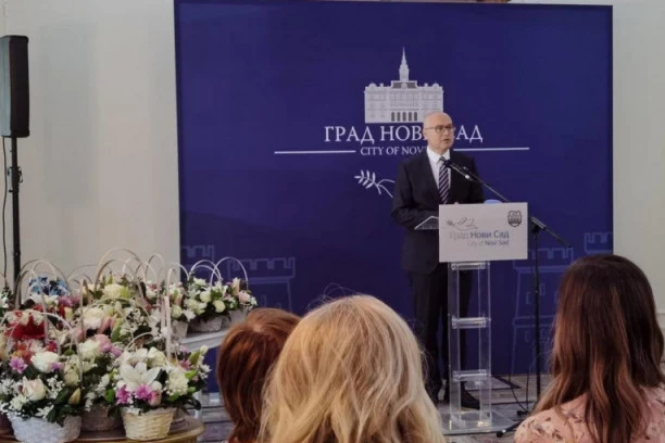 Vučević: Vaspitači, učitelji i nastavnici su pomogli da danas budemo grad koji je jači i razvijeniji, hvala im!