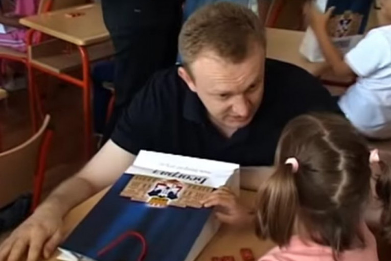 (VIDEO) LICEMERJE DELA OPOZICIJE! Smeta im SNS spot zbog dece, a na svoje su naprasno zaboravili?!