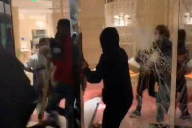 (VIDEO) Masovna pljačka Luj Vitonove prodavnice u Portlandu