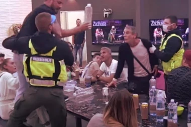 (VIDEO) Miljković podivljao od besa: Skočio preko stola, nasrnuo na Miću - obezbeđenje nije moglo da ga obuzda, ispao neviđeni haos!