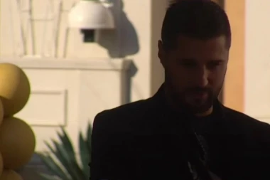 Opet pravi frku: Pevač na rođendanu Željka Mitrovića zapevao "Samo se noćas pojavi", Marko uvredio gosta Zadruge!