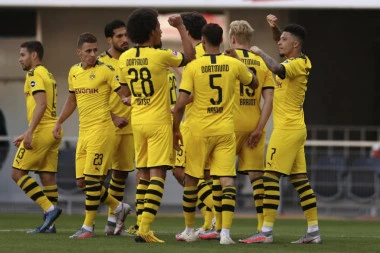 (VIDEO) Rapsodija Dortmunda, fenjeraš popio šest komada na svom terenu!