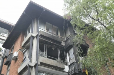 Detalji stravičnog požara u Zemunu! Vatra progutala ženu za tren, ostavila iza sebe ćerkicu