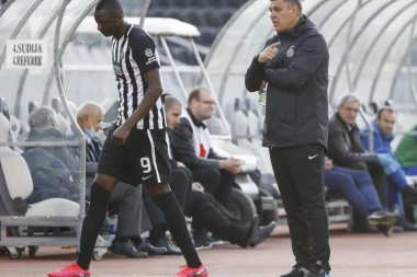 Partizan ne vredi ni pet para: Kako će crno-beli u nove pobede, kada nemaju šta da prodaju i tako prežive! Gde li je Savo sada...