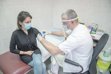 OVAKO SAZNAJETE DA  LI STE IMALI KORONU: Cela procedura, uključujući i čekanje rezultata, traje svega 45 minuta