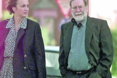 (FOTO) HITLER I UBICA  NA TRIBINAMA: Ozloglašeni likovi na meču u Australiji!