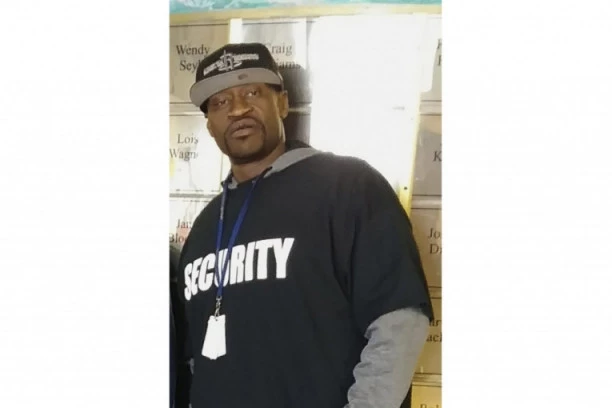 (FOTO) Ko je bio Džordž Flojd zbog čije smrti gori Amerika? Zvali su ga "NEŽNI DIV", a ovo je policajac koji mu je klečao na vratu!