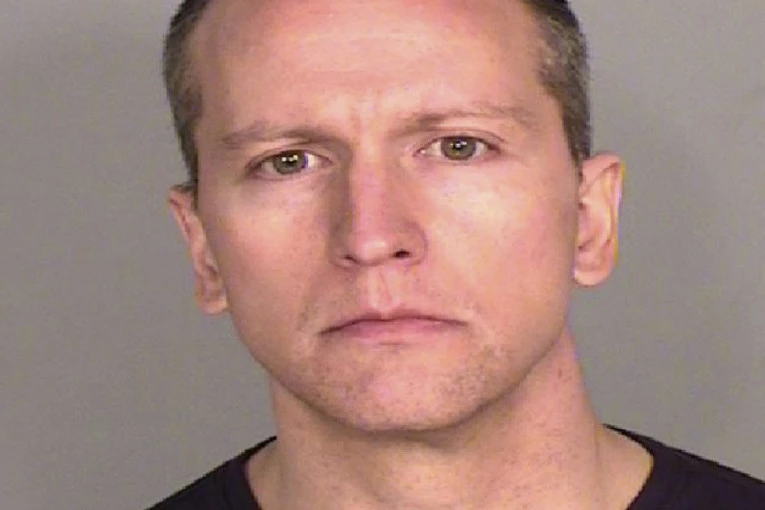 Već dva puta osuđivan za ubistvo: Protiv policajca koji je ubio Flojda biće podignuta teža optužnica, neće se izvući ni ostala trojica