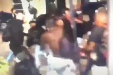 (VIDEO) Uzeo MAČETU i zaleteo se u pobesnelu rulju... Epilog je jeziv, ali očekivan!