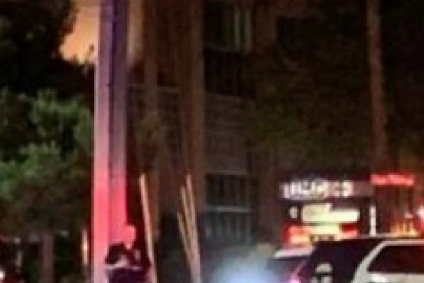 NEREDI NA VRHUNCU U LAS VEGASU: Policajac s leđa upucan u glavu tokom borbe sa osumnjičenim!