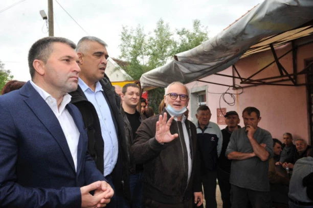 Vesić sa meštanima Šepšina o rešavanju problema, posebno-vode