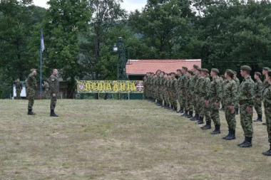(FOTO) PONOS SRBIJE! Ministar Vulin u Vojnom kompleksu kod Zaječara: Kadeti pokazuju izuzetne rezultate!