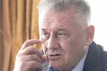 VELJU ILIĆA UJELA ZMIJA: Evo u kakvom je stanju lider Nove Srbije