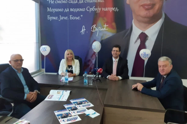 Šabački SNS poručio: Za razliku od Zelenovića i Petrovića, mi brinemo o našoj deci!