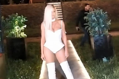 (FOTO) NATAŠA BEKVALAC NIKAD EMOTIVNIJA ZBOG SNIMKA SVOJE MAJKE: Srce mi se steglo, ne znam šta mi je...