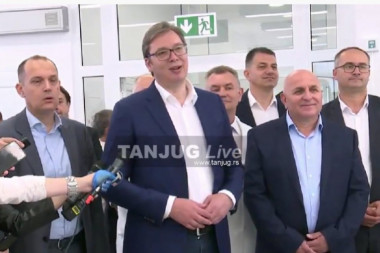 (VIDEO) Vučić na otvaranju rekonstruisanih odeljenja Opšte bolnice u Loznici