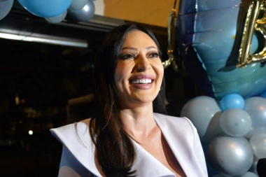 (FOTO) ON JE NAŠ NAJBOGATIJI PEVAČ! Prešišao čak i Cecu: Ima preko 30 kuća i stanova od NEKOLIKO MILIONA EVRA - IZNEVEROVAĆETE KAD VIDITE O KOME SE RADI!