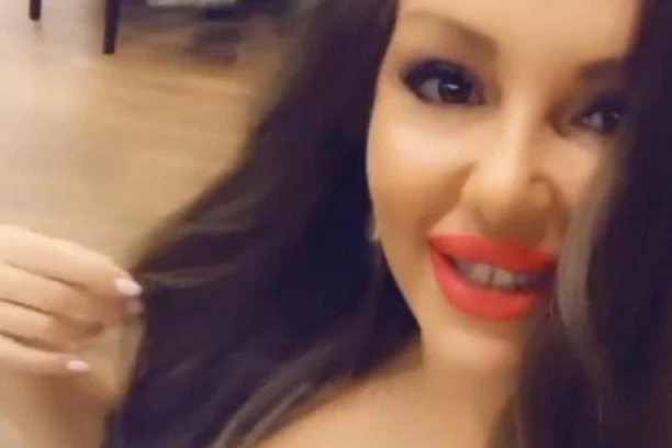 Tetka se provodi za sve pare: Muzika trešti, evo kako je na slavlju u Titelu povodom rođenja Željka Ražnatovića!